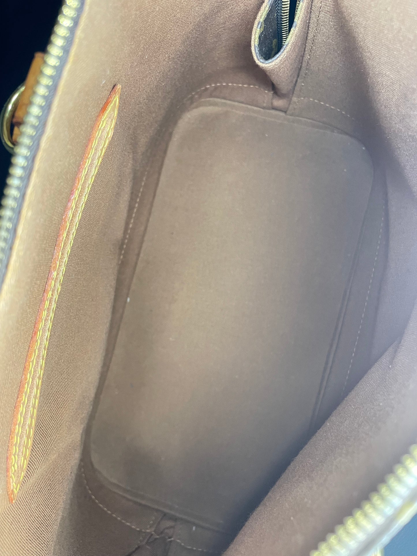 LOUIS VUITTON LV Logo Alma Hand
Bag Monogram Leather Brown