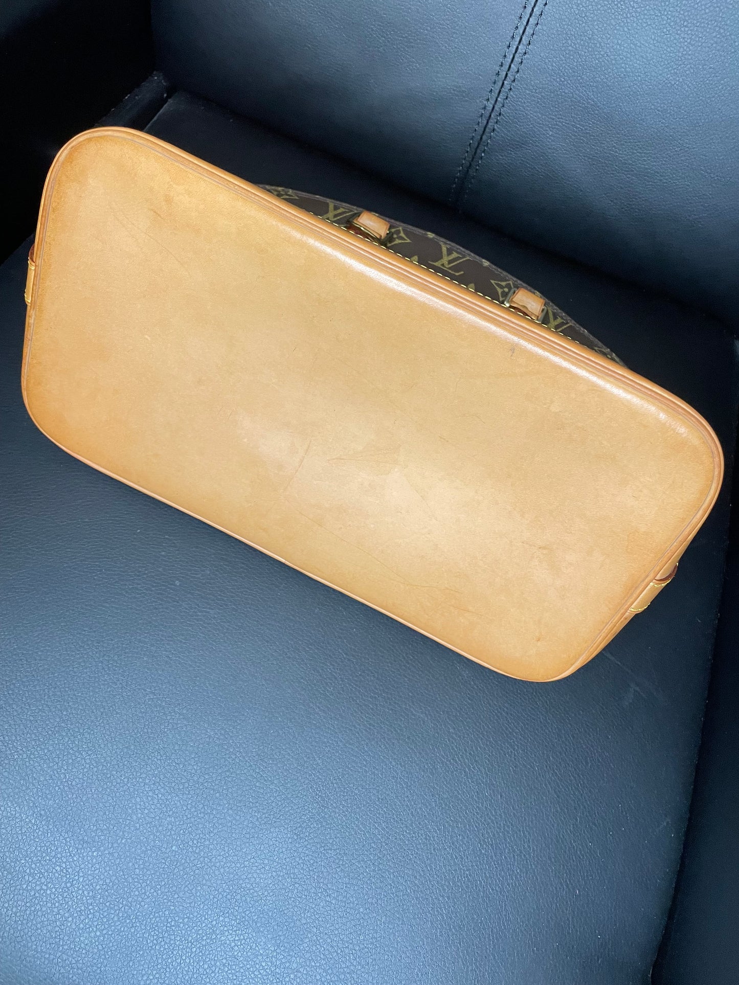 LOUIS VUITTON LV Logo Alma Hand
Bag Monogram Leather Brown