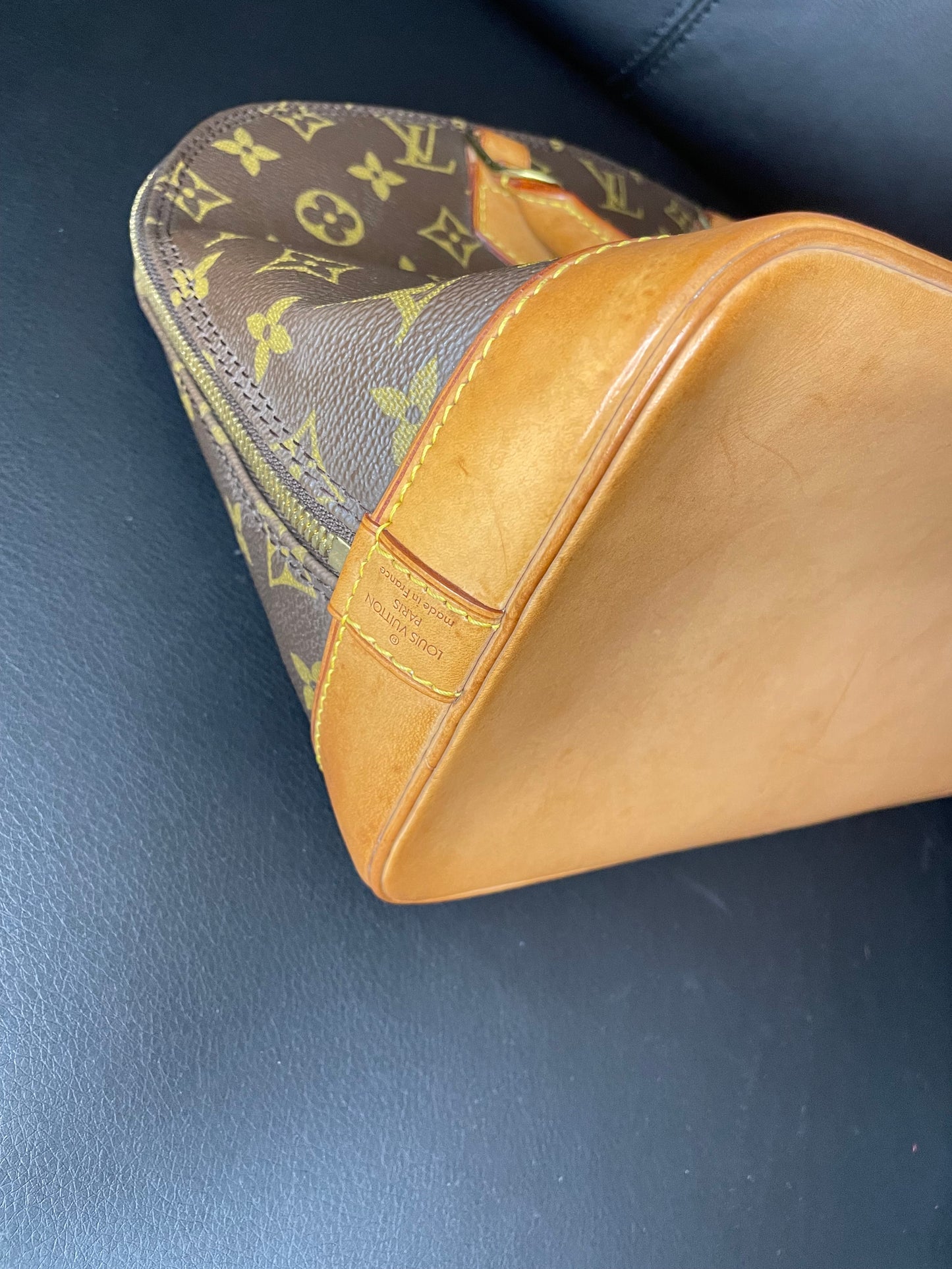 LOUIS VUITTON LV Logo Alma Hand
Bag Monogram Leather Brown