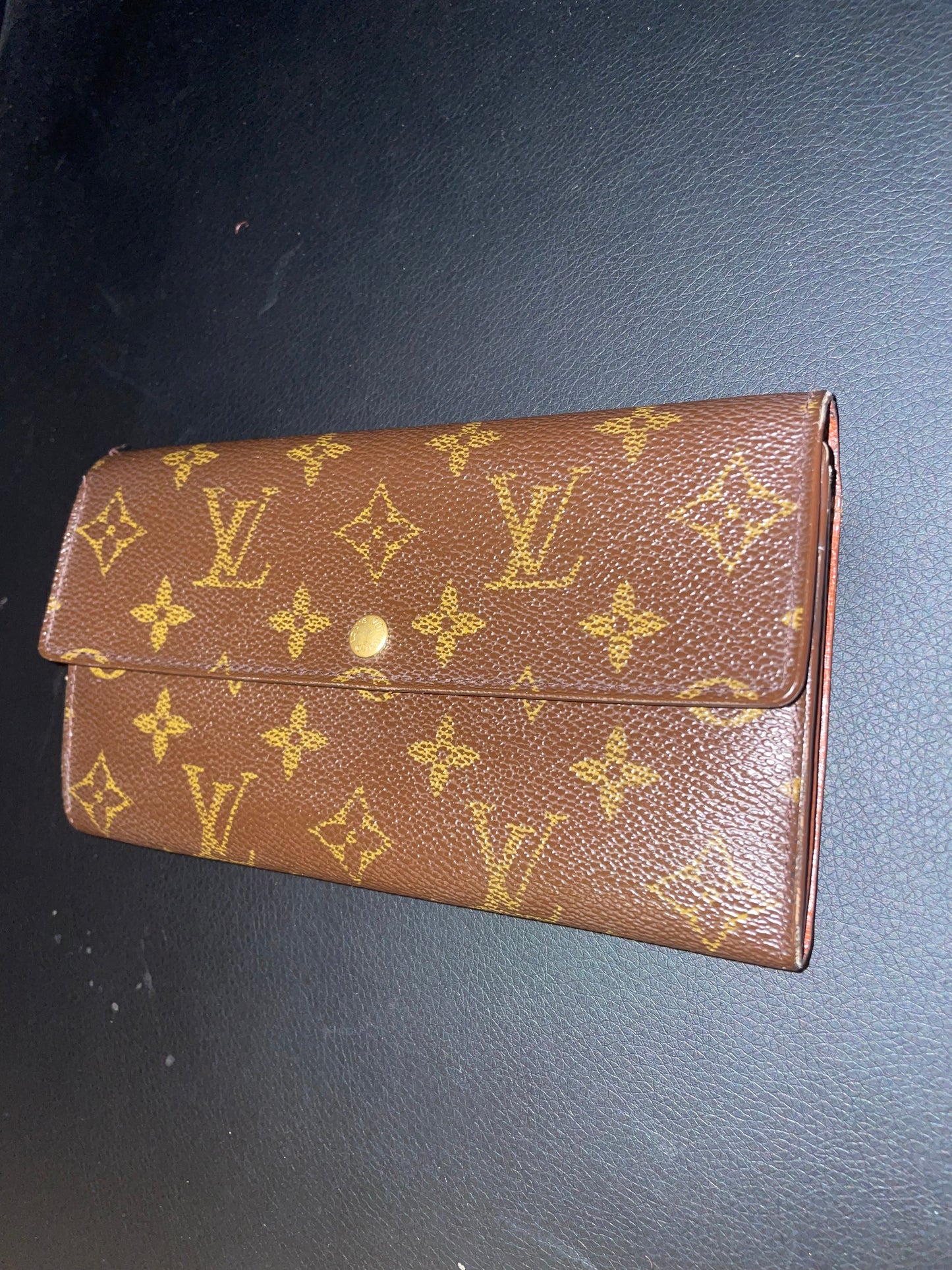 LOUIS VUITTON Porte Monnaie
Credit Long Bifold Wallet
Monogram