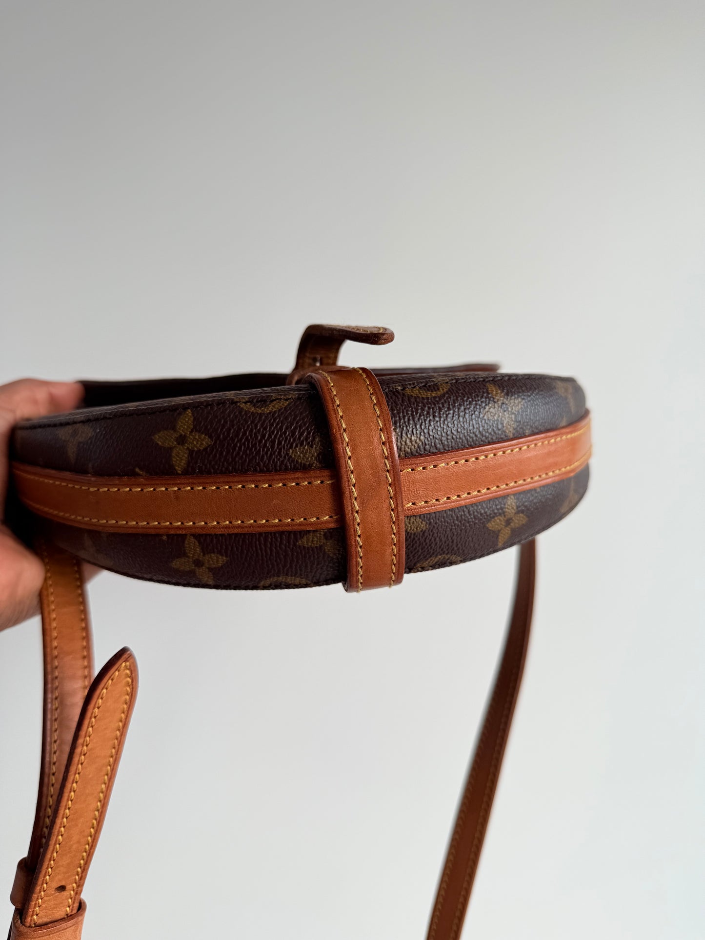 Louis Vuitton Vintage
Monogram Chantilly MM Shoulder
Bag 1H180040n