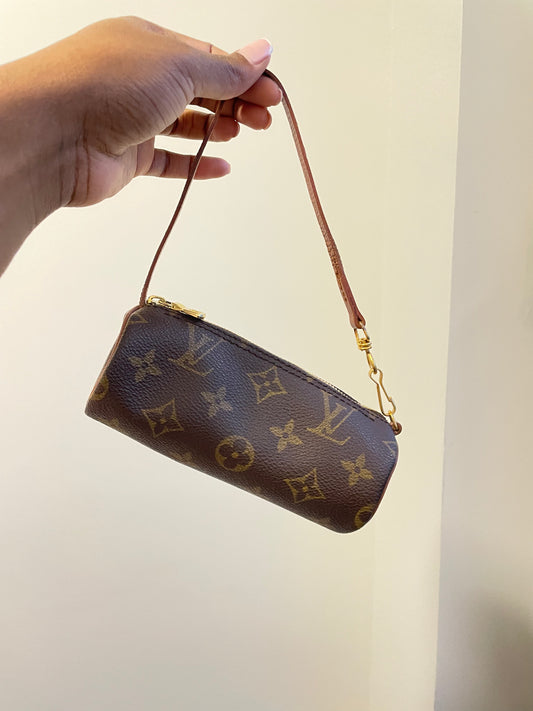 LOUIS VUITTON Monogram Papillon
Pouch LV Auth bs19681